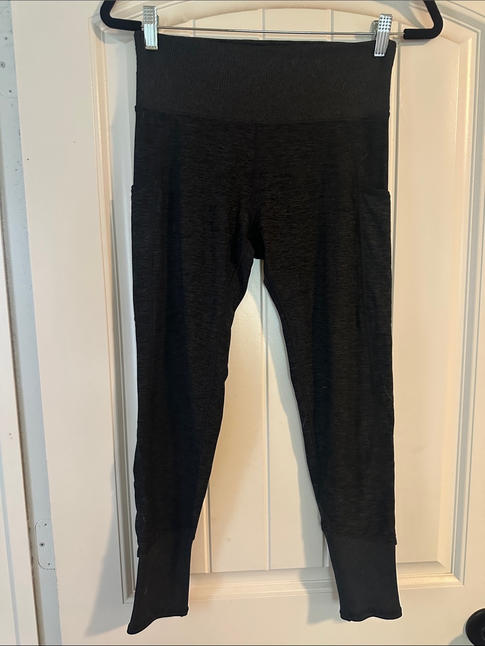 Kirkland Signature Black High-Waist Active Leggings with Side Pockets